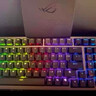 ROG夜魔機械鍵盤(pán) 無(wú)線(xiàn)/三模游戲電競鍵盤(pán) 75配列NX雪武白軸 RGB熱插拔客制化 Gasket結構 OLED屏 黑色 曬單實(shí)拍圖