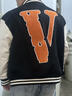 VLONE 大LOGO毛巾繡 哥特字體鋼印 立體剪裁拼皮棒球服 VLBJ25001黑橙 S 曬單實(shí)拍圖