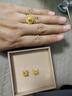 六福珠寶光影金足金炫動(dòng)時(shí)空手工繞金線(xiàn)炫彩工藝黃金耳釘計價(jià)GJG0180DS 2.10克(含工費347元) 配硅膠耳堵 曬單實(shí)拍圖