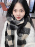 妙奕嘉圍巾女生秋冬2026新款送女友生日禮物保暖格紋新年高顏值披肩 格紋包邊圍巾【黑白色】 曬單實(shí)拍圖