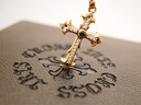 IRIS CROSS黃金吊墜 荊棘御守鑲鉆十字架守護護身符吊墜 IC黑金男生高端禮物 荊棘御守護身符 約6.1克 曬單實(shí)拍圖
