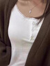 禾戀淑白色內搭打底衫女2026春秋新款長(cháng)袖t恤上衣蕾絲針織衫顯瘦可外穿 蕾絲花邊紐扣長(cháng)袖 M 【建議90-105斤】 曬單實(shí)拍圖