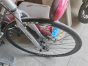 獅卡途死飛自行車(chē)成年人學(xué)生上下班代步車(chē)雙碟剎減震變速越野公路賽車(chē) 40高刀-鈦銀色+騎行大禮包 26寸24速直把 曬單實(shí)拍圖