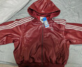 阿迪達斯（adidas）三葉草 棉服女2026春季新款保暖運動(dòng)休閑時(shí)尚短款仿皮夾克外套 KU6858 暗紅色/帽子可拆卸 M 曬單實(shí)拍圖