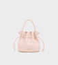 CHARLES&KEITH26春季新品抽繩簡(jiǎn)約手提水桶包斜挎包情人節禮物CK2-10271696 Soft Pink淺粉色 S 曬單實(shí)拍圖