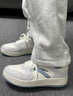 安踏（ANTA）男鞋板鞋子男2026春季新款皮面防潑水耐磨休閑鞋輕便潮流小白鞋男 象牙白/沙?；摇拘§`感】 42 曬單實(shí)拍圖