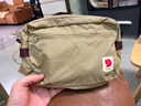 FJALLRAVEN北極狐high coast hip pack時(shí)尚多功能運動(dòng)戶(hù)外3L單肩斜跨包23227 221黏土色 3L 曬單實(shí)拍圖