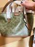 蔻馳（COACH）【全國聯(lián)?！?新品TAXI 21/36 托特包Tote包單肩斜挎包小號大號 小號綠色 CCD94-B4YDY(現貨) 曬單實(shí)拍圖