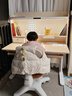京東京造創(chuàng  )想家2.0加長(cháng)雙光源兒童學(xué)習桌書(shū)桌椅套裝升降學(xué)生寫(xiě)字桌椅1.2m 曬單實(shí)拍圖
