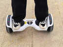 領(lǐng)奧智能兒童電動(dòng)平衡車(chē)3-6-12歲體感8到10歲到15歲以上兩輪自動(dòng)平行車(chē)雙輪成年人新款扭扭車(chē) 10吋炫光白【藍牙+減震越野輪】 曬單實(shí)拍圖