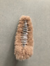 兒童毛線(xiàn)花朵抓夾女秋冬新款鯊魚(yú)夾大號高級感后腦勺發(fā)夾夾子發(fā)飾 卡其毛絨金標min抓夾-13CM 無(wú)規格 曬單實(shí)拍圖