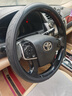 汽車(chē)真皮牛皮方向盤(pán)護套四季通用型防滑圓形D型款防滑耐用新款 新款牛皮花型-黑色黑線(xiàn)（通用） 圓形 曬單實(shí)拍圖