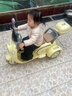 HIMEILI兒童電動(dòng)摩托車(chē)可坐雙人遙控三輪車(chē)1-6歲男女孩寶寶可駕駛玩具車(chē) 黃色雙驅+12V9A+軟座+遙控 曬單實(shí)拍圖