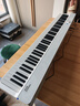 特倫斯V70折疊重錘電鋼琴88鍵電子鋼琴成人兒童入門(mén)考級演出便攜式電鋼 皓月白+原裝便攜琴包+可升降琴架+豪華禮包 曬單實(shí)拍圖