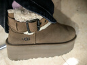 UGG秋季新款女士舒適保暖厚底休閑短筒雪地靴懶人毛毛鞋 1144041 CHE | 栗色 36 鞋款偏小，建議拍大一碼 曬單實(shí)拍圖