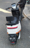 永久電動(dòng)摩托車(chē) 大踏板長(cháng)續航智能解鎖新國標外賣(mài)通勤電摩72V20Ah 酷牛系列 極地白 曬單實(shí)拍圖