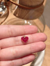 廷亮鴿血紅紅寶石吊墜1.5克拉18K金鑲鉆無(wú)邊鑲工藝品牌28周年心形設計 現貨配18K金項鏈 曬單實(shí)拍圖