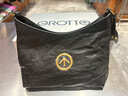 GROTTO個(gè)樂(lè )經(jīng)典黑石hobo包大小號植鞣綿羊皮腋下單肩斜挎軟包通勤禮物 經(jīng)典黑 金標S 曬單實(shí)拍圖