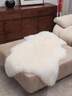 AusGolden澳洲進(jìn)口整張純羊皮墊維斯比羊毛皮沙發(fā)坐墊飄窗墊汽車(chē)靠墊升級款 白色（2.0當斯羊皮） 110*70cm（整張羊皮） 曬單實(shí)拍圖
