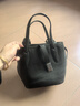 裘真【宋佳同款】植鞣牛皮漫漫菜籃子包手提斜挎真皮通勤水桶包女 黑色 曬單實(shí)拍圖