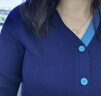 歐莎（OSA）復古撞色V領(lǐng)針織衫女秋季新款通勤百搭高智風(fēng)打底毛衣上衣 孔雀藍A L 曬單實(shí)拍圖