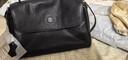 裘真【小鹿同款】裘真植鞣胎牛皮自在郵差包通勤大容量休閑斜挎包女 黑色-胎牛皮 曬單實(shí)拍圖