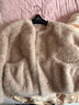 香影【咩咩絨】粉色小香風(fēng)短外套女2025冬季新款圓領(lǐng)毛絨仿生皮草 銀牡丹色 M 160/84A/95-110斤 曬單實(shí)拍圖