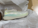 亞瑟士ASICS女鞋透氣回彈緩震跑鞋 GEL-NIMBUS 25 米色/黃色 37.5 曬單實(shí)拍圖
