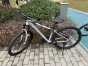 喜德盛26款黑客700山地車(chē)自行車(chē)成人24速27.5大輪油碟騎行健身代步通勤 銀/灰【贈騎行大禮包】 15.5寸|推薦身高155-175cm 曬單實(shí)拍圖