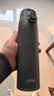 膳魔師（THERMOS）【日本本土版】手提保溫杯大容量男女保冷水杯子JOS深灰色750ml 曬單實(shí)拍圖