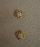老鋪黃金古法手工足金耳飾·十字金剛杵鉆飾養耳針（線(xiàn)上專(zhuān)享） 一對重約1.1g（含膠墊） 曬單實(shí)拍圖