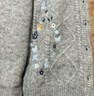 熙世界（sllsky）甜美風(fēng)蝴蝶花刺繡毛衣外套女秋冬新款復古灰色圓領(lǐng)針織開(kāi)衫 鳶尾紫 XL 曬單實(shí)拍圖