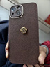 米尼鹿蘋(píng)果17promax手機殼帶掛繩蘋(píng)果16Promax/15promax女款新年硅膠軟邊高級感花趙露思14pro皮質(zhì)保護套 單殼+立體山茶花【月坑紋皮質(zhì)】+五金鏡頭圈 蘋(píng)果14 曬單實(shí)拍圖