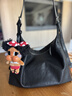裘真【明星同款】植鞣牛皮羊皮雙耳hobo單肩斜挎大容量包包女 黑色-(羊皮） 曬單實(shí)拍圖