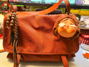 裘真【宋佳同款】植鞣羊皮信使漫郵包松弛大容量通勤休閑郵差包女 焦糖色-中號 曬單實(shí)拍圖