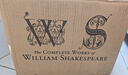 【包郵】莎士比亞全集（套裝共10冊 梁實(shí)秋耗時(shí)37年心血譯作?。╇S書(shū)附贈手賬本 金屬書(shū)簽 莎翁生平拉頁(yè) 莎式趣味金句貼紙 原文無(wú)刪減+大量注釋?zhuān)饺宋镪P(guān)系+細致解讀?莎士比亞?莎翁?梁實(shí)秋 中南傳媒 曬單實(shí)拍圖
