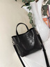 viney牛皮單肩包包女包品牌斜挎包高級感生日新年禮物送女友老婆 【黑色】實(shí)用高檔水桶包 輕奢時(shí)尚百搭大容量通勤手提包 曬單實(shí)拍圖