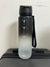 京東京造運動(dòng)水杯  tritan水杯運動(dòng)水壺大容量外出方便攜帶 黑白漸變1L 曬單實(shí)拍圖
