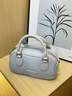 熱風(fēng)2026新款波士頓手提斜挎單肩保齡球包時(shí)尚實(shí)用生日禮物送女生老婆 【淡水藍+臘腸狗掛飾】小眾輕奢品牌高級感小包 通勤腋下包送女朋友老婆女生 曬單實(shí)拍圖