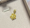六福珠寶足金茉莉花黃金吊墜掛墜不含項鏈送禮單件計價(jià) GDG0010DS 2.97克(含工費190元) 大版 曬單實(shí)拍圖
