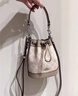 蔻馳（COACH）【春尚新】Dempsey 15女包女士迷你單肩斜挎手提包水桶包女友 沙黃色配灰褐色CW299SVPWH 禮物 曬單實(shí)拍圖