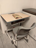 滿(mǎn)知兒童學(xué)習桌椅套裝3到18歲可升降中小學(xué)生書(shū)桌成人桌子小孩寫(xiě)字桌 免安裝/70*50/加大桌面/木紋灰 曬單實(shí)拍圖