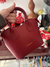 集領(lǐng)婚包高級感包包女包大容量新款斜挎包紅色結婚新娘手提水桶包紅包 紅色水桶包【贈送絲巾掛帶】 曬單實(shí)拍圖