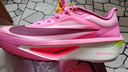耐克NIKE女子跑步鞋 碳板跑鞋 ZOOMX FLY 6 運動(dòng)鞋FN8455-602粉 38.5 曬單實(shí)拍圖