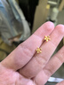 周六福（ZLF）  珠寶黃金耳飾女足金999耳釘桃運相伴耳針 計價(jià) 0.85g 曬單實(shí)拍圖
