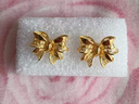 六福珠寶足金花絲蝴蝶結3D立體工藝黃金耳環(huán)計價(jià)F95G0002DS 4.02克(含工費595元) 配硅膠耳堵 曬單實(shí)拍圖
