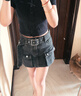 MO&Co.牛仔裙褲酷辣低腰工裝口袋A字短褲搖滾洗磨附腰帶摩安珂 牛仔黑色 S 26 曬單實(shí)拍圖