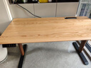 木藝生實(shí)木電動(dòng)升降桌電腦桌臺式紅橡木雙電機站立式工作臺書(shū)桌寫(xiě)字臺 雙電機木紋款3節-FAS級紅橡木 140*70(隱藏雙面插排)免費送裝 曬單實(shí)拍圖