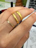 中國珠寶（Sino gem）黃金戒指足金百搭情侶對戒三金求結婚戒生日情人節禮物送女友老婆 約5.1g磨砂素圈戒指情侶款一對 曬單實(shí)拍圖