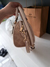 蔻馳（COACH）女包經(jīng)典標志涂層帆布斜挎包時(shí)尚百搭情人節禮物 沙黃色配白色CW329IMXDM 曬單實(shí)拍圖